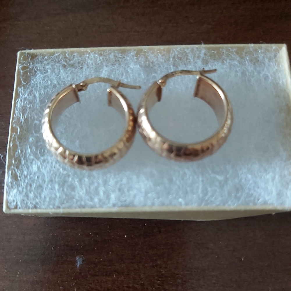 10k Italian yellow gold.